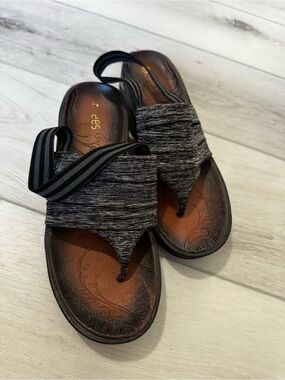 Bonds Gray and Black Knit Slip-On Sandals